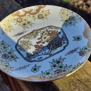 Vintage hand painted Goldimari plate